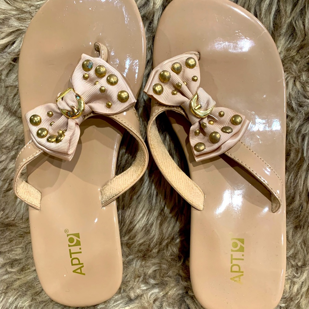 EUC women’s flip flops, size 5.5.